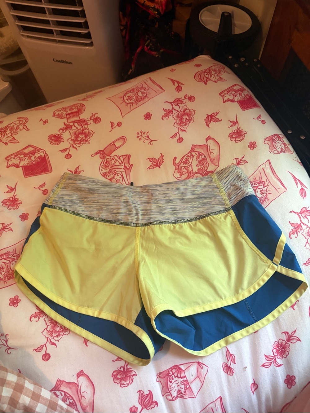 Lululemon Speed Short
Clarity Yellow / Limitless Blue